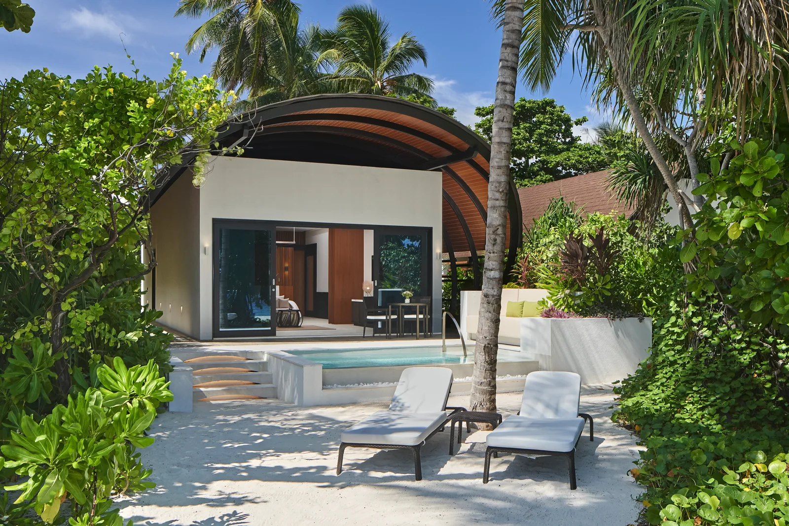 Deluxe Beach Villa Pool